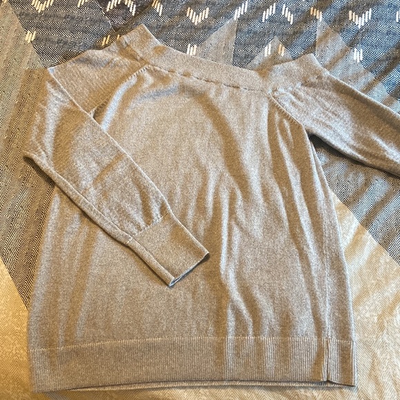 Asymmetrical knit top - Picture 2 of 2